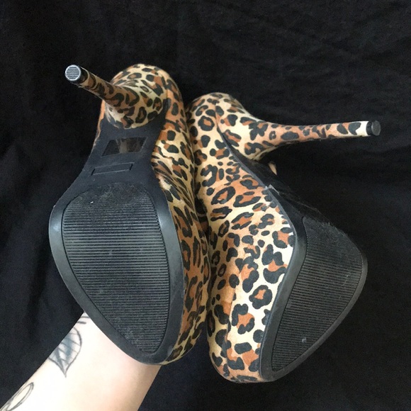 Cheetah Print Heels 🐆 - Picture 2 of 3